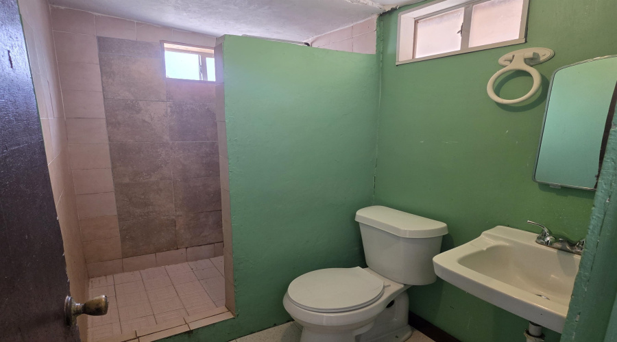 2514 Flores Ave, Laredo, Texas 78040, 3 Bedrooms Bedrooms, 4 Rooms Rooms,2 BathroomsBathrooms,Residential,For Sale,2514 Flores Ave,20261947