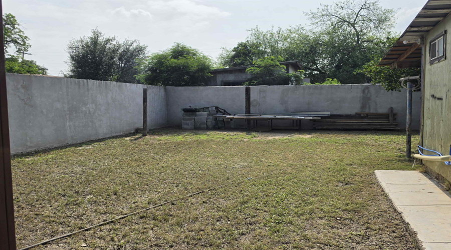 2514 Flores Ave, Laredo, Texas 78040, 3 Bedrooms Bedrooms, 4 Rooms Rooms,2 BathroomsBathrooms,Residential,For Sale,2514 Flores Ave,20261947