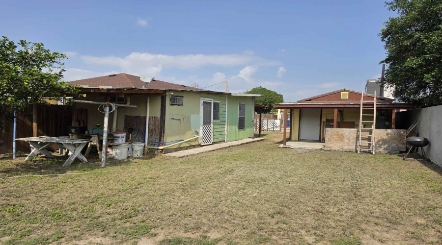 2514 Flores Ave, Laredo, Texas 78040, 3 Bedrooms Bedrooms, 4 Rooms Rooms,2 BathroomsBathrooms,Residential,For Sale,2514 Flores Ave,20261947