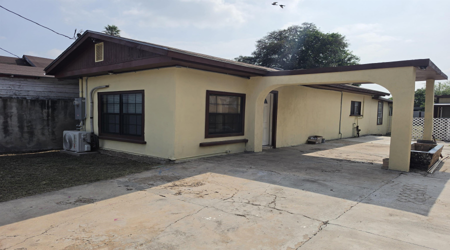 2514 Flores Ave, Laredo, Texas 78040, 3 Bedrooms Bedrooms, 4 Rooms Rooms,2 BathroomsBathrooms,Residential,For Sale,2514 Flores Ave,20261947