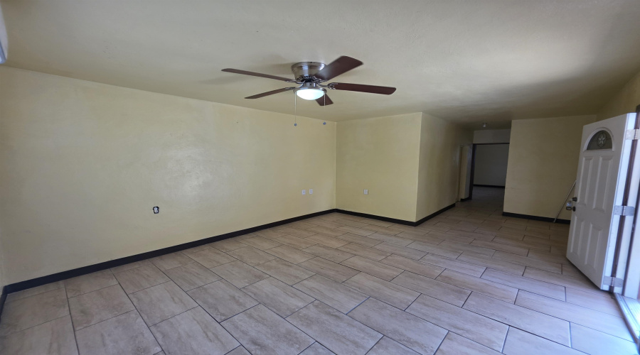 2514 Flores Ave, Laredo, Texas 78040, 3 Bedrooms Bedrooms, 4 Rooms Rooms,2 BathroomsBathrooms,Residential,For Sale,2514 Flores Ave,20261947