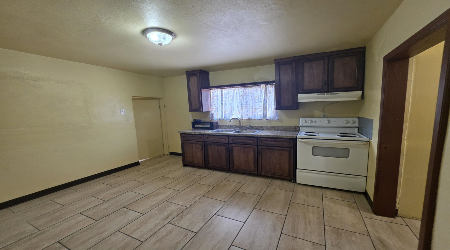 2514 Flores Ave, Laredo, Texas 78040, 3 Bedrooms Bedrooms, 4 Rooms Rooms,2 BathroomsBathrooms,Residential,For Sale,2514 Flores Ave,20261947