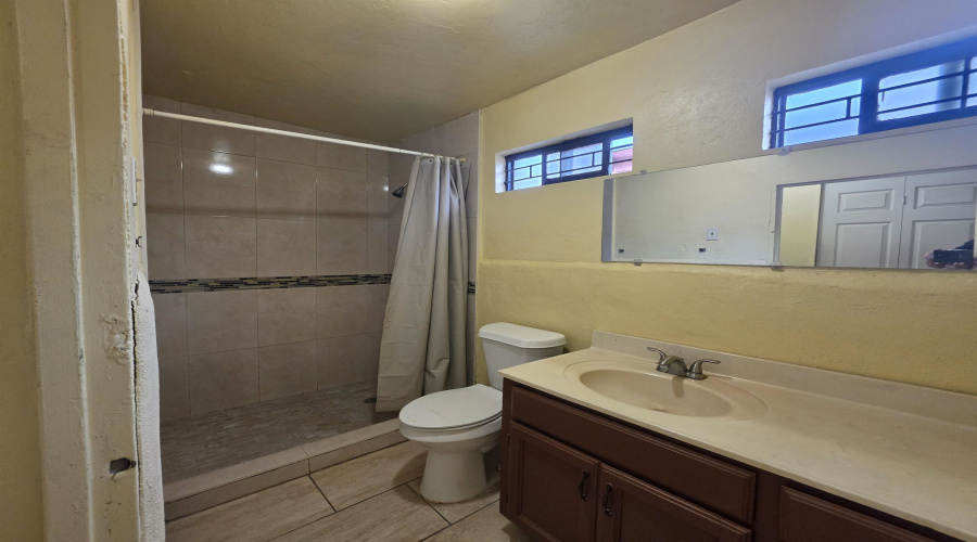 2514 Flores Ave, Laredo, Texas 78040, 3 Bedrooms Bedrooms, 4 Rooms Rooms,2 BathroomsBathrooms,Residential,For Sale,2514 Flores Ave,20261947