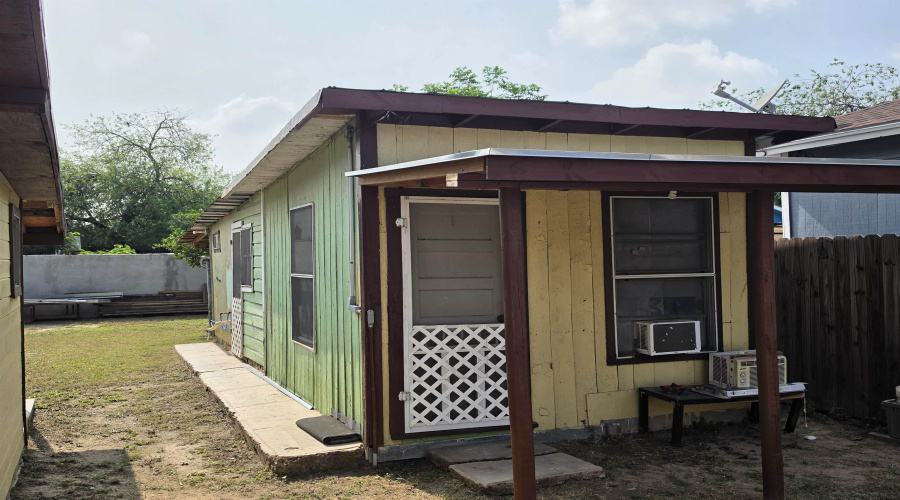 2514 Flores Ave, Laredo, Texas 78040, 3 Bedrooms Bedrooms, 4 Rooms Rooms,2 BathroomsBathrooms,Residential,For Sale,2514 Flores Ave,20261947