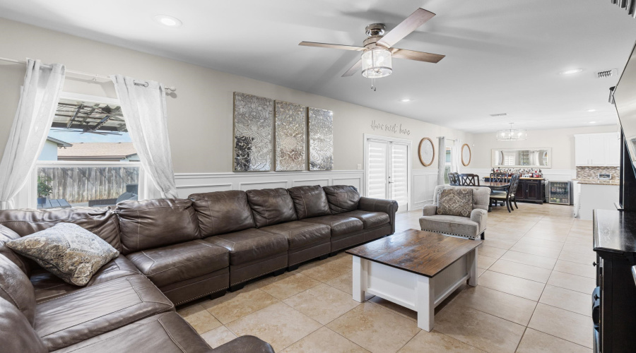 537 Altozano Dr, Laredo, Texas 78045, 4 Bedrooms Bedrooms, 7 Rooms Rooms,2 BathroomsBathrooms,Residential,For Sale,537 Altozano Dr,20261953