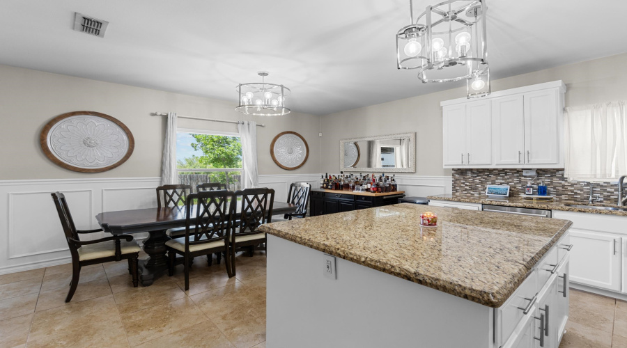 537 Altozano Dr, Laredo, Texas 78045, 4 Bedrooms Bedrooms, 7 Rooms Rooms,2 BathroomsBathrooms,Residential,For Sale,537 Altozano Dr,20261953