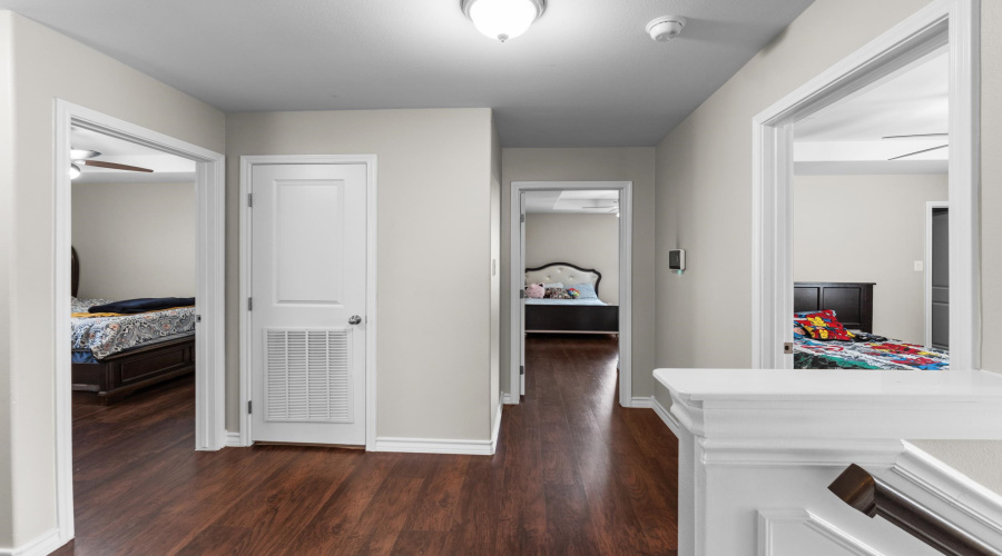 537 Altozano Dr, Laredo, Texas 78045, 4 Bedrooms Bedrooms, 7 Rooms Rooms,2 BathroomsBathrooms,Residential,For Sale,537 Altozano Dr,20261953