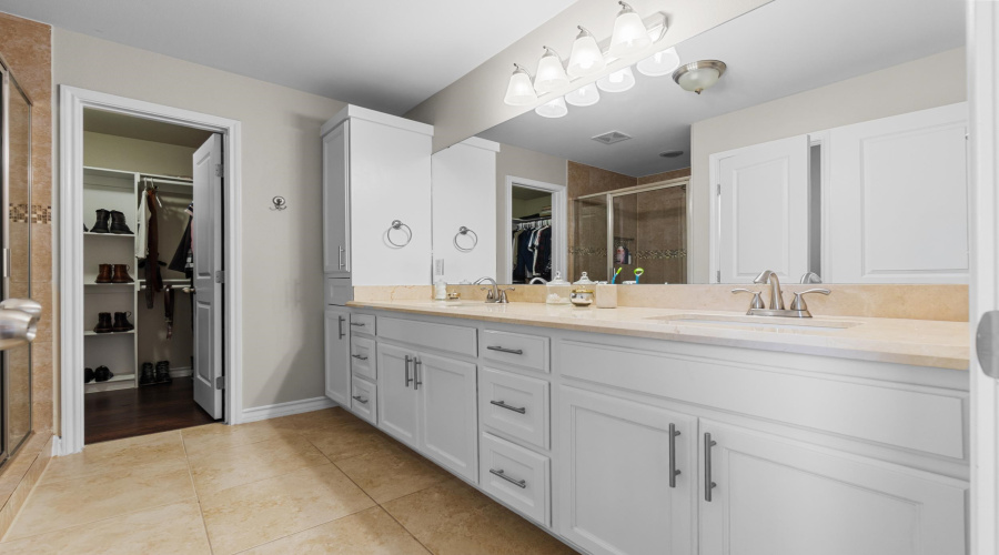 537 Altozano Dr, Laredo, Texas 78045, 4 Bedrooms Bedrooms, 7 Rooms Rooms,2 BathroomsBathrooms,Residential,For Sale,537 Altozano Dr,20261953