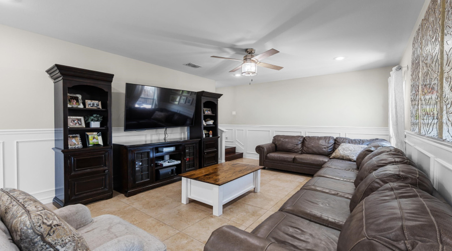 537 Altozano Dr, Laredo, Texas 78045, 4 Bedrooms Bedrooms, 7 Rooms Rooms,2 BathroomsBathrooms,Residential,For Sale,537 Altozano Dr,20261953