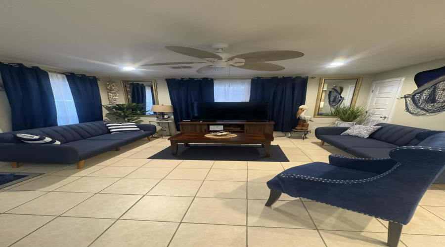 101 E Capricorn Dr., South Padre Island, Texas 78597, 2 Bedrooms Bedrooms, 8 Rooms Rooms,2 BathroomsBathrooms,Residential,For Rent,101 E Capricorn Dr.,20261956