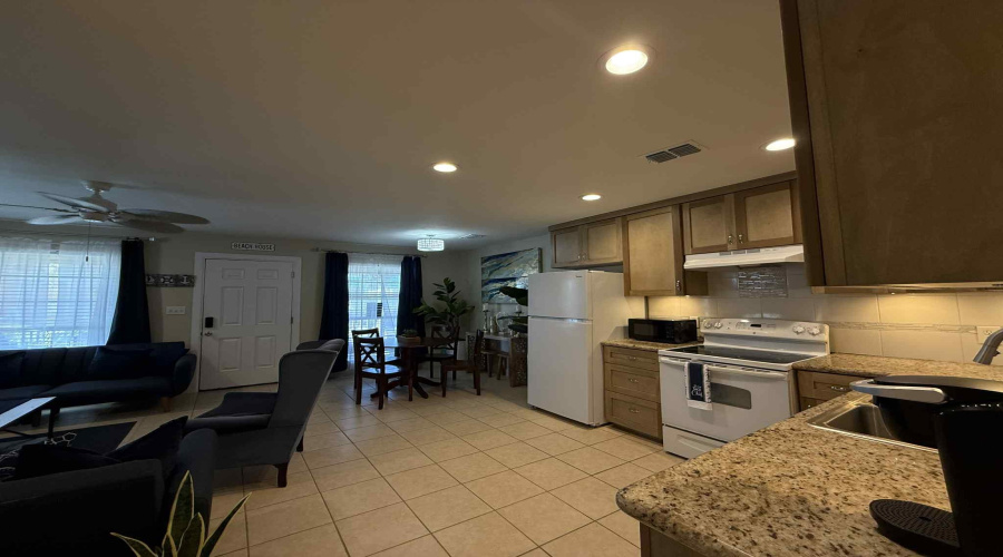 101 E Capricorn Dr., South Padre Island, Texas 78597, 2 Bedrooms Bedrooms, 8 Rooms Rooms,2 BathroomsBathrooms,Residential,For Rent,101 E Capricorn Dr.,20261958