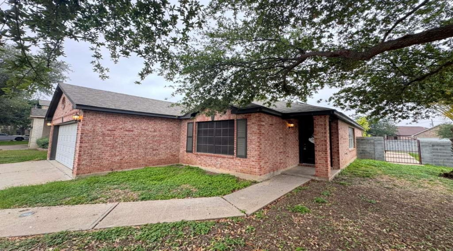 101 Jacales Ct, Laredo, Texas 78045, 3 Bedrooms Bedrooms, 5 Rooms Rooms,2 BathroomsBathrooms,Residential,For Sale,101 Jacales Ct,20261960