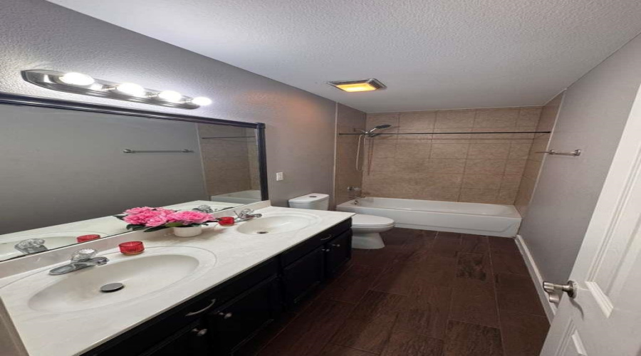101 Jacales Ct, Laredo, Texas 78045, 3 Bedrooms Bedrooms, 5 Rooms Rooms,2 BathroomsBathrooms,Residential,For Sale,101 Jacales Ct,20261960