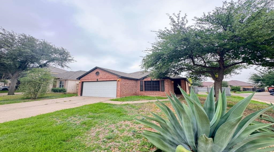101 Jacales Ct, Laredo, Texas 78045, 3 Bedrooms Bedrooms, 5 Rooms Rooms,2 BathroomsBathrooms,Residential,For Sale,101 Jacales Ct,20261960