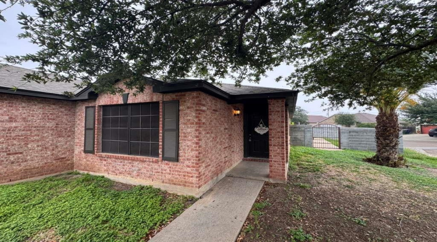 101 Jacales Ct, Laredo, Texas 78045, 3 Bedrooms Bedrooms, 5 Rooms Rooms,2 BathroomsBathrooms,Residential,For Sale,101 Jacales Ct,20261960