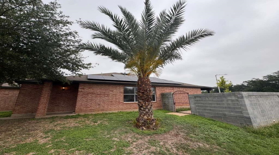 101 Jacales Ct, Laredo, Texas 78045, 3 Bedrooms Bedrooms, 5 Rooms Rooms,2 BathroomsBathrooms,Residential,For Sale,101 Jacales Ct,20261960