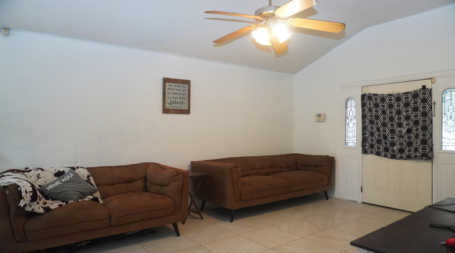 902 Chalan Dr, Laredo, Texas 78045, 3 Bedrooms Bedrooms, 3 Rooms Rooms,2 BathroomsBathrooms,Residential,For Sale,902 Chalan Dr,20261961
