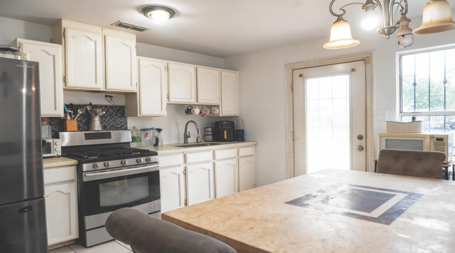 902 Chalan Dr, Laredo, Texas 78045, 3 Bedrooms Bedrooms, 3 Rooms Rooms,2 BathroomsBathrooms,Residential,For Sale,902 Chalan Dr,20261961