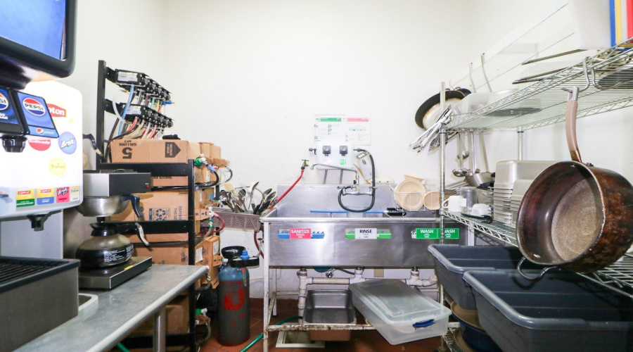 401 Shiloh Dr, Laredo, Texas 78045, 1 Room Rooms,4 BathroomsBathrooms,Commercial retail/office,For Sale,401 Shiloh Dr,20261966