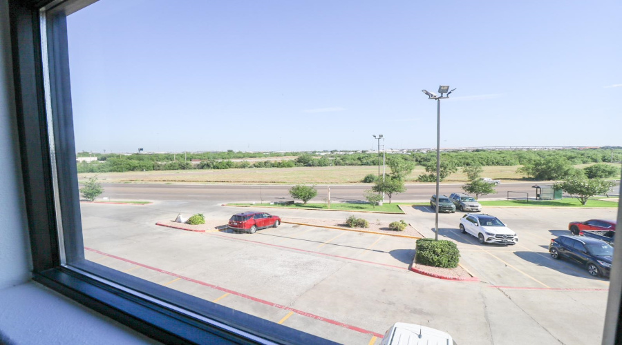 401 Shiloh Dr, Laredo, Texas 78045, 1 Room Rooms,4 BathroomsBathrooms,Commercial retail/office,For Sale,401 Shiloh Dr,20261966