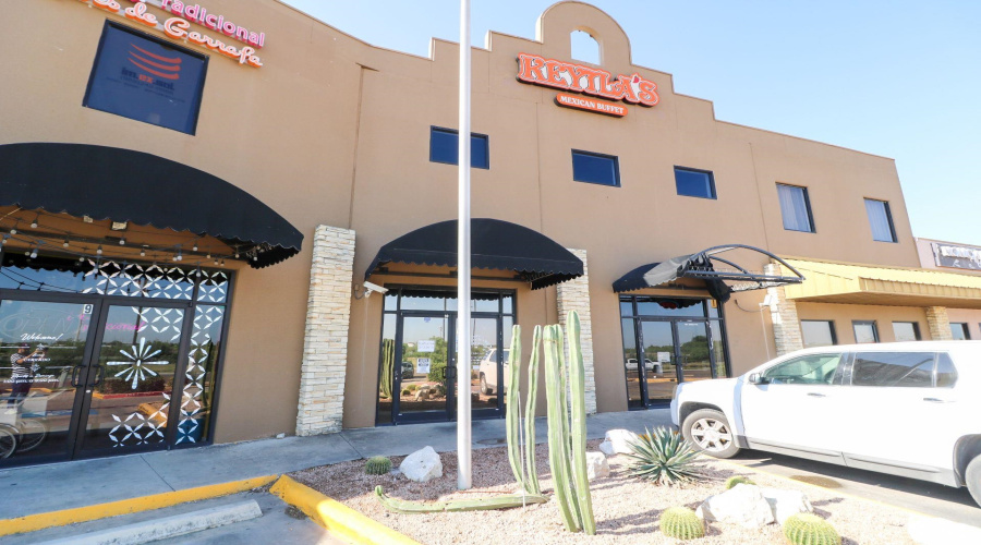 401 Shiloh Dr, Laredo, Texas 78045, 1 Room Rooms,4 BathroomsBathrooms,Commercial retail/office,For Sale,401 Shiloh Dr,20261966