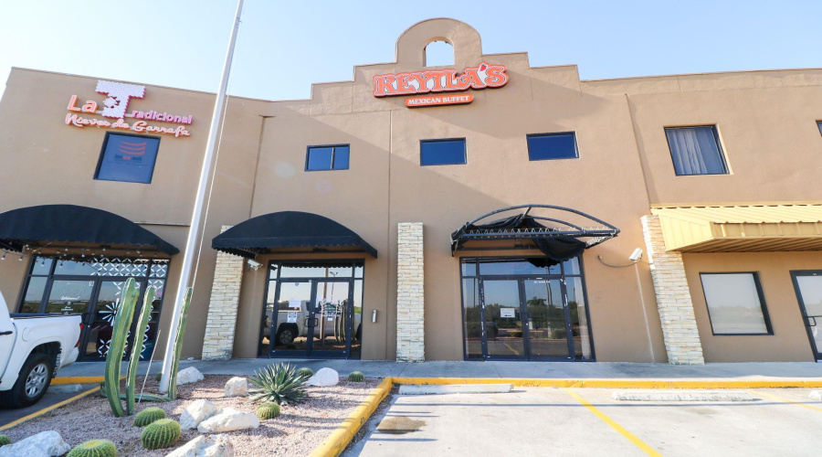 401 Shiloh Dr, Laredo, Texas 78045, 1 Room Rooms,4 BathroomsBathrooms,Commercial retail/office,For Sale,401 Shiloh Dr,20261966