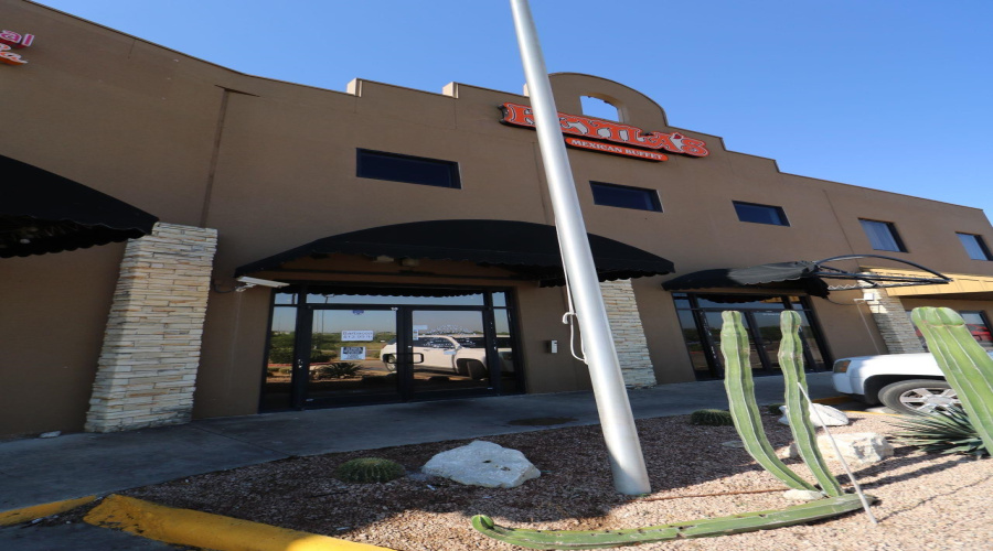 401 Shiloh Dr, Laredo, Texas 78045, 1 Room Rooms,4 BathroomsBathrooms,Commercial retail/office,For Sale,401 Shiloh Dr,20261966