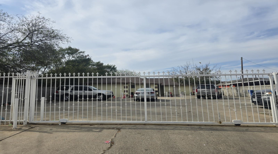 2016 S India Ave, Laredo, Texas 78046, ,Multi-family,For Sale,2016 S India Ave,20261970