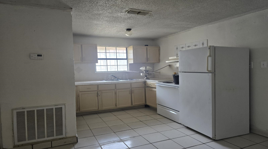 2016 S India Ave, Laredo, Texas 78046, ,Multi-family,For Sale,2016 S India Ave,20261970