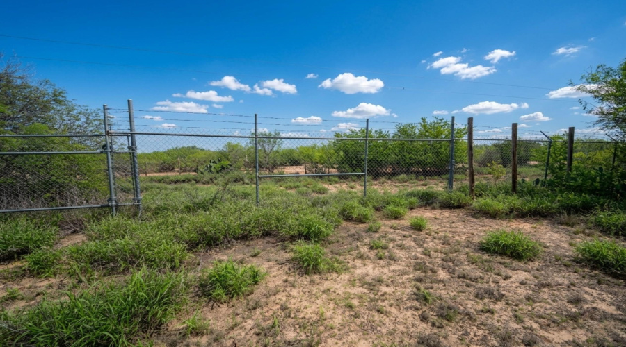1061 Sal si Puedes, Laredo, Texas 78041, ,Land,For Sale,1061 Sal si Puedes,20261964