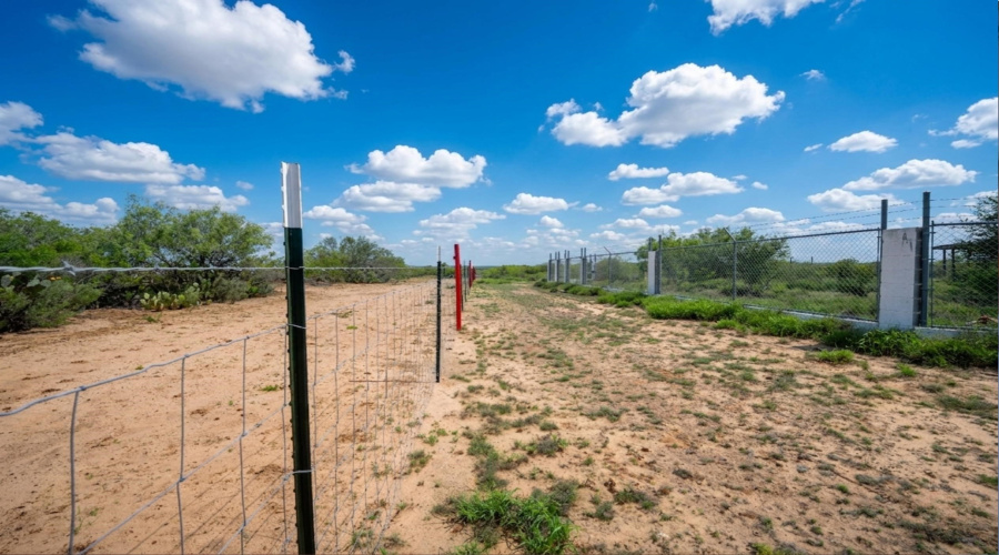 1061 Sal si Puedes, Laredo, Texas 78041, ,Land,For Sale,1061 Sal si Puedes,20261964