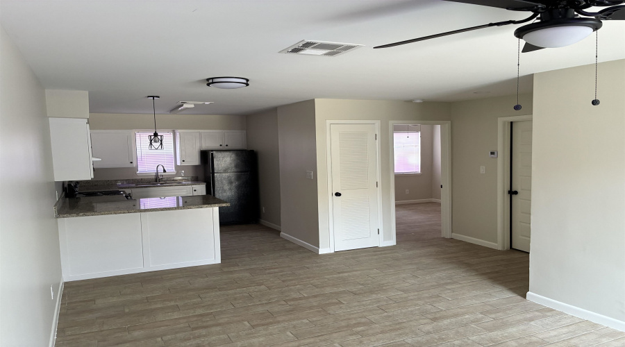 3001 E Price St, LAREDO, Texas 78043, 1 Bedroom Bedrooms, 5 Rooms Rooms,1 BathroomBathrooms,Residential,For Rent,3001 E Price St,20261962