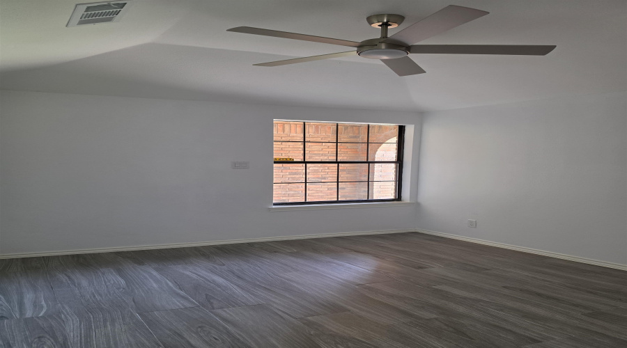 1233 St Patrick Dr, Laredo, Texas 78045, 3 Bedrooms Bedrooms, 7 Rooms Rooms,2 BathroomsBathrooms,Residential,For Sale,1233 St Patrick Dr,20261963