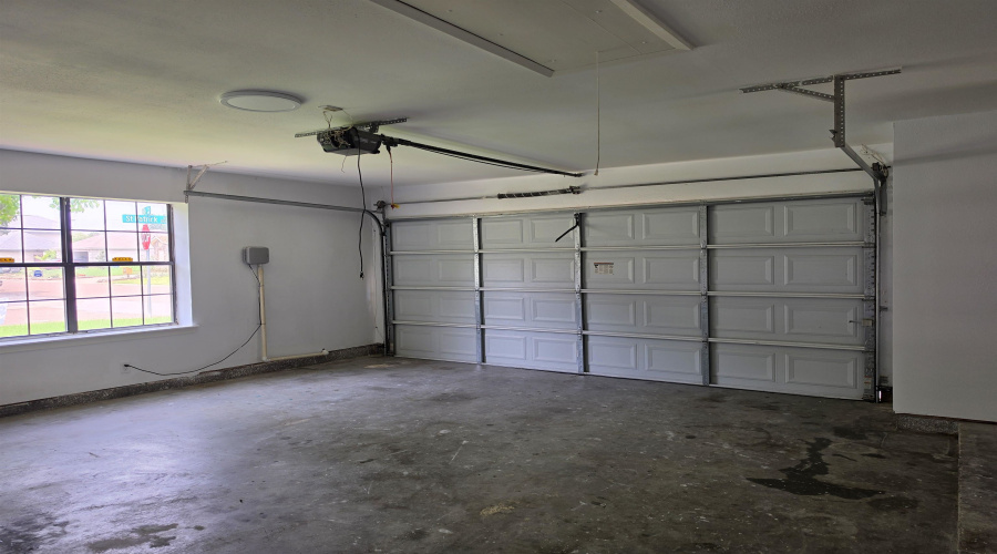 1233 St Patrick Dr, Laredo, Texas 78045, 3 Bedrooms Bedrooms, 7 Rooms Rooms,2 BathroomsBathrooms,Residential,For Sale,1233 St Patrick Dr,20261963