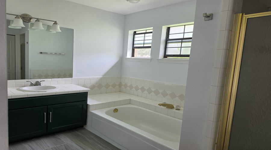 1233 St Patrick Dr, Laredo, Texas 78045, 3 Bedrooms Bedrooms, 7 Rooms Rooms,2 BathroomsBathrooms,Residential,For Sale,1233 St Patrick Dr,20261963