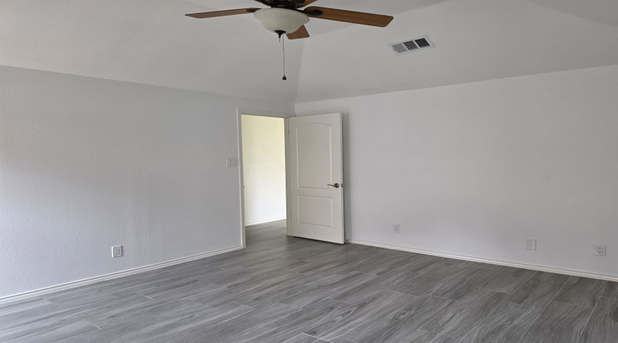 1233 St Patrick Dr, Laredo, Texas 78045, 3 Bedrooms Bedrooms, 7 Rooms Rooms,2 BathroomsBathrooms,Residential,For Sale,1233 St Patrick Dr,20261963