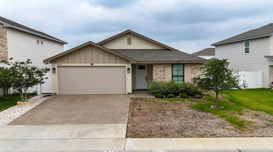 2510 Sambar Lp, Laredo, Texas 78045, 3 Bedrooms Bedrooms, 5 Rooms Rooms,2 BathroomsBathrooms,Residential,For Sale,2510 Sambar Lp,20261965