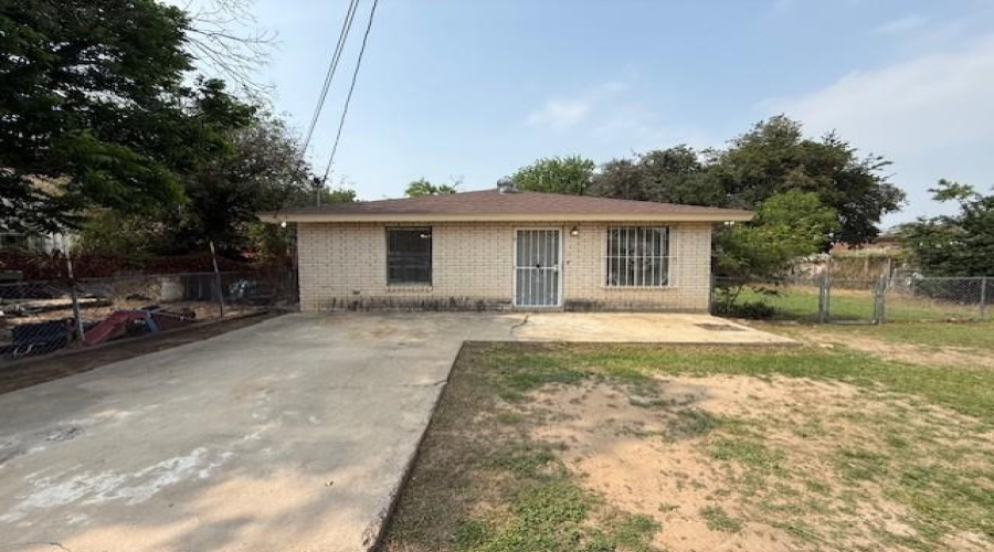 1912 Hidalgo St, Laredo, Texas 78040, 2 Bedrooms Bedrooms, 4 Rooms Rooms,1 BathroomBathrooms,Residential,For Rent,1912 Hidalgo St,20261967