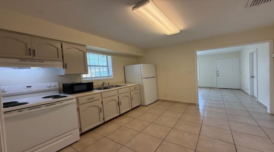 1912 Hidalgo St, Laredo, Texas 78040, 2 Bedrooms Bedrooms, 4 Rooms Rooms,1 BathroomBathrooms,Residential,For Rent,1912 Hidalgo St,20261967