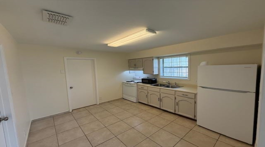 1912 Hidalgo St, Laredo, Texas 78040, 2 Bedrooms Bedrooms, 4 Rooms Rooms,1 BathroomBathrooms,Residential,For Rent,1912 Hidalgo St,20261967