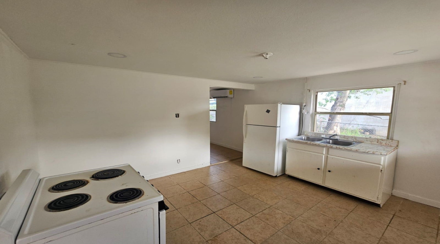 2419 Sanchez St, Laredo, Texas 78040, 2 Bedrooms Bedrooms, 4 Rooms Rooms,1 BathroomBathrooms,Residential,For Rent,2419 Sanchez St,20261973