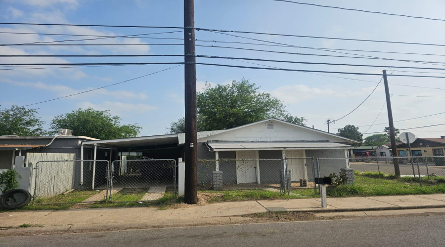 2419 Sanchez St, Laredo, Texas 78040, 2 Bedrooms Bedrooms, 4 Rooms Rooms,1 BathroomBathrooms,Residential,For Rent,2419 Sanchez St,20261973