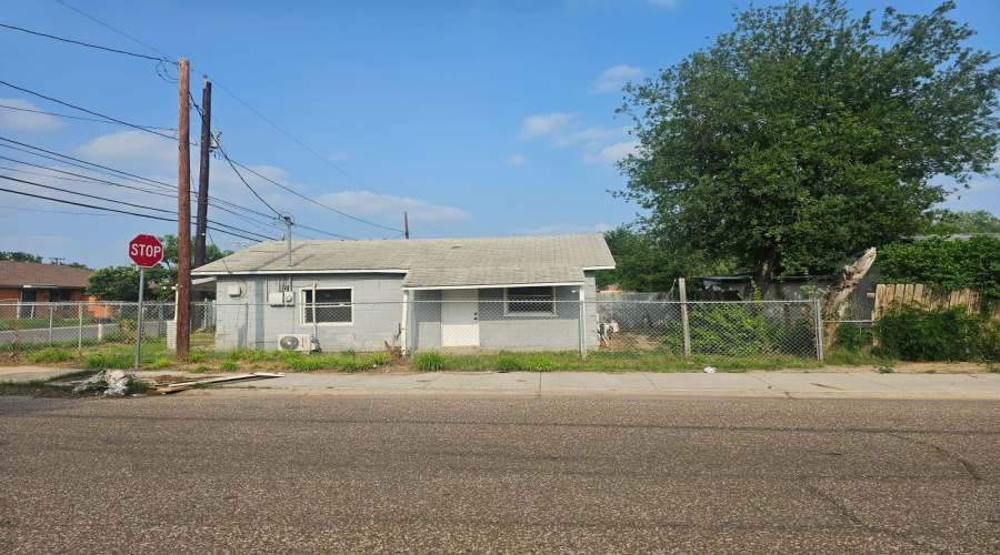 2419 Sanchez St, Laredo, Texas 78040, 2 Bedrooms Bedrooms, 4 Rooms Rooms,1 BathroomBathrooms,Residential,For Rent,2419 Sanchez St,20261973