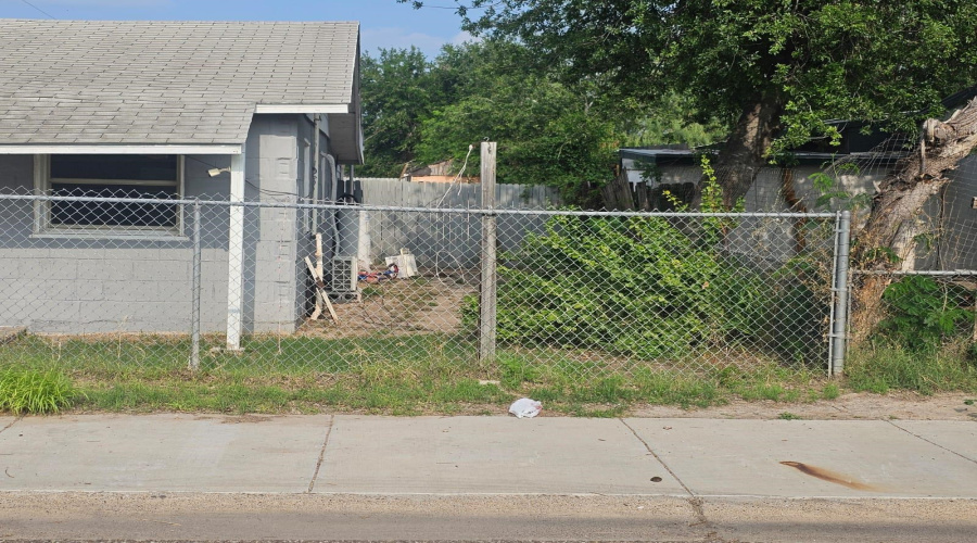 2419 Sanchez St, Laredo, Texas 78040, 2 Bedrooms Bedrooms, 4 Rooms Rooms,1 BathroomBathrooms,Residential,For Rent,2419 Sanchez St,20261973