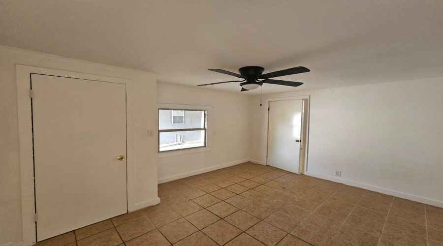 2419 Sanchez St, Laredo, Texas 78040, 2 Bedrooms Bedrooms, 4 Rooms Rooms,1 BathroomBathrooms,Residential,For Rent,2419 Sanchez St,20261973