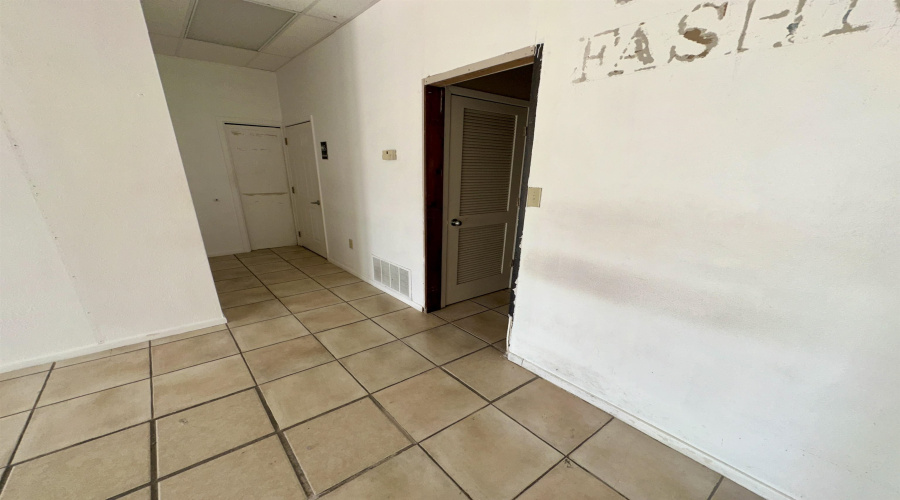 3806 U.S. Hwy 359, Laredo, Texas 78046, 1 Room Rooms,1 BathroomBathrooms,Commercial retail/office,For Rent,3806 U.S. Hwy 359,20261976