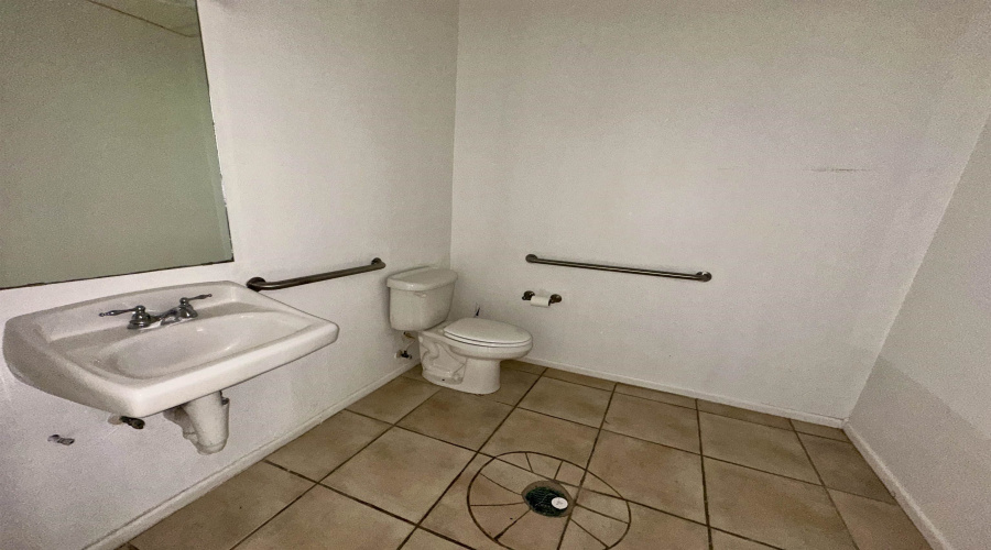 3806 U.S. Hwy 359, Laredo, Texas 78046, 1 Room Rooms,1 BathroomBathrooms,Commercial retail/office,For Rent,3806 U.S. Hwy 359,20261976