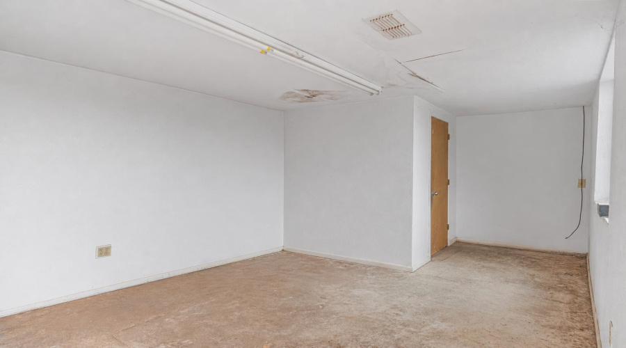 101 N US Highway 83, Laredo, Texas 78043, 1 Room Rooms,1 BathroomBathrooms,Commercial retail/office,For Sale,101 N US Highway 83,20261986
