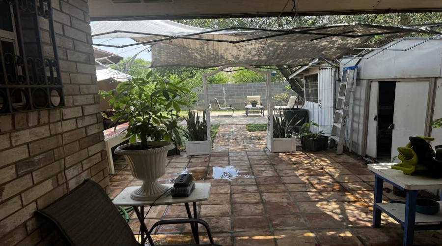 10203 Center Rd, Laredo, Texas 78045, 4 Bedrooms Bedrooms, 6 Rooms Rooms,2 BathroomsBathrooms,Residential,For Sale,10203 Center Rd,20261987