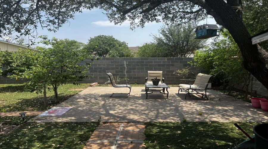 10203 Center Rd, Laredo, Texas 78045, 4 Bedrooms Bedrooms, 6 Rooms Rooms,2 BathroomsBathrooms,Residential,For Sale,10203 Center Rd,20261987